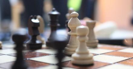 При любом испытании сильный становится сильнее, а умный — умнее